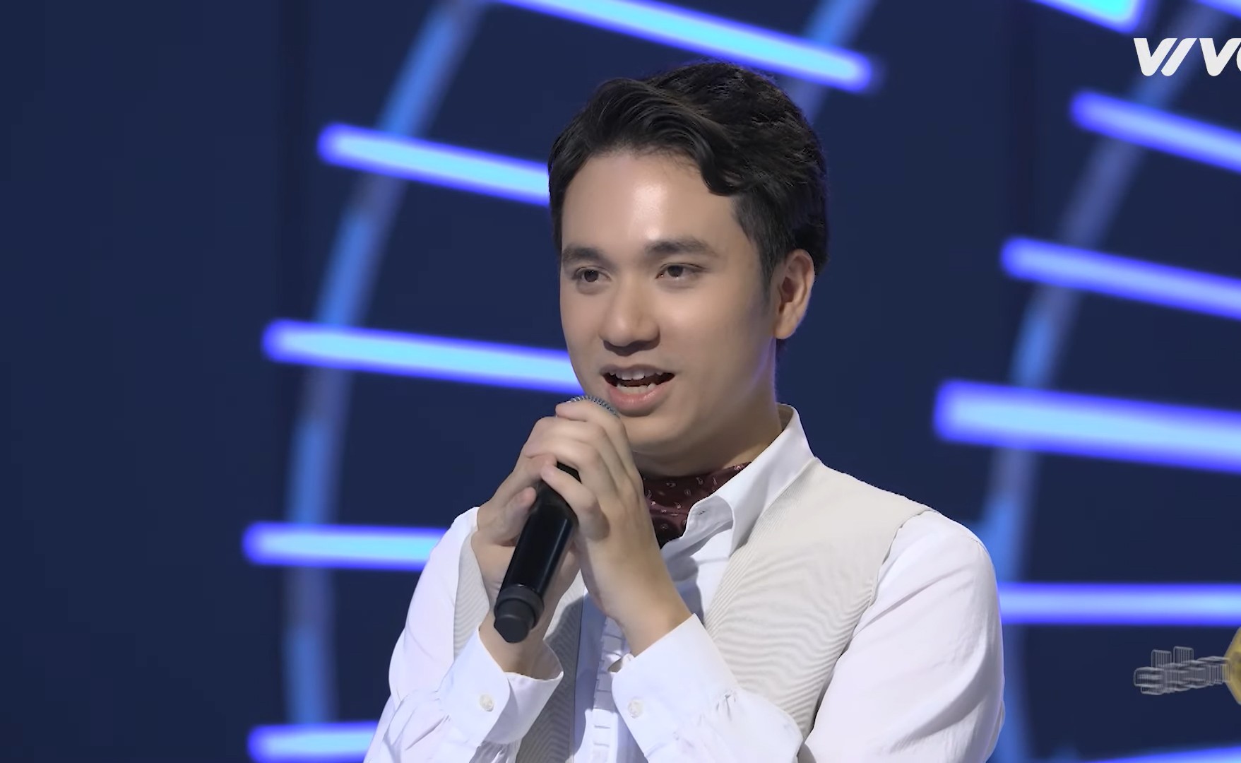 Giám khảo Vietnam Idol lại bấn loạn vì nhan sắc thí sinh nữ ảnh 3
