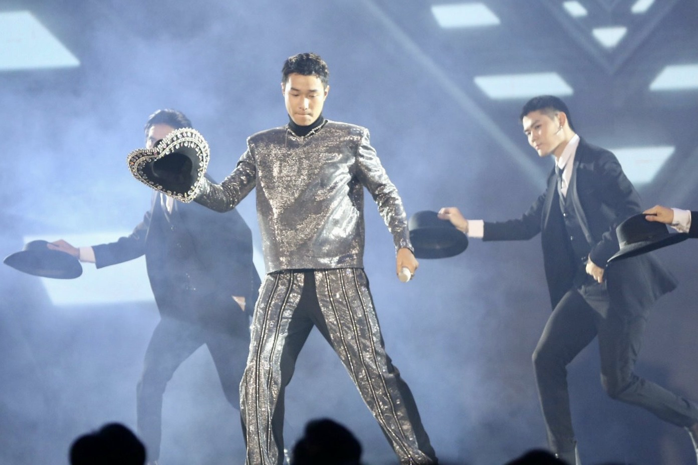 Mỹ Tâm đã cảnh báo, thí sinh Vietnam Idol vẫn lạc đề ảnh 2