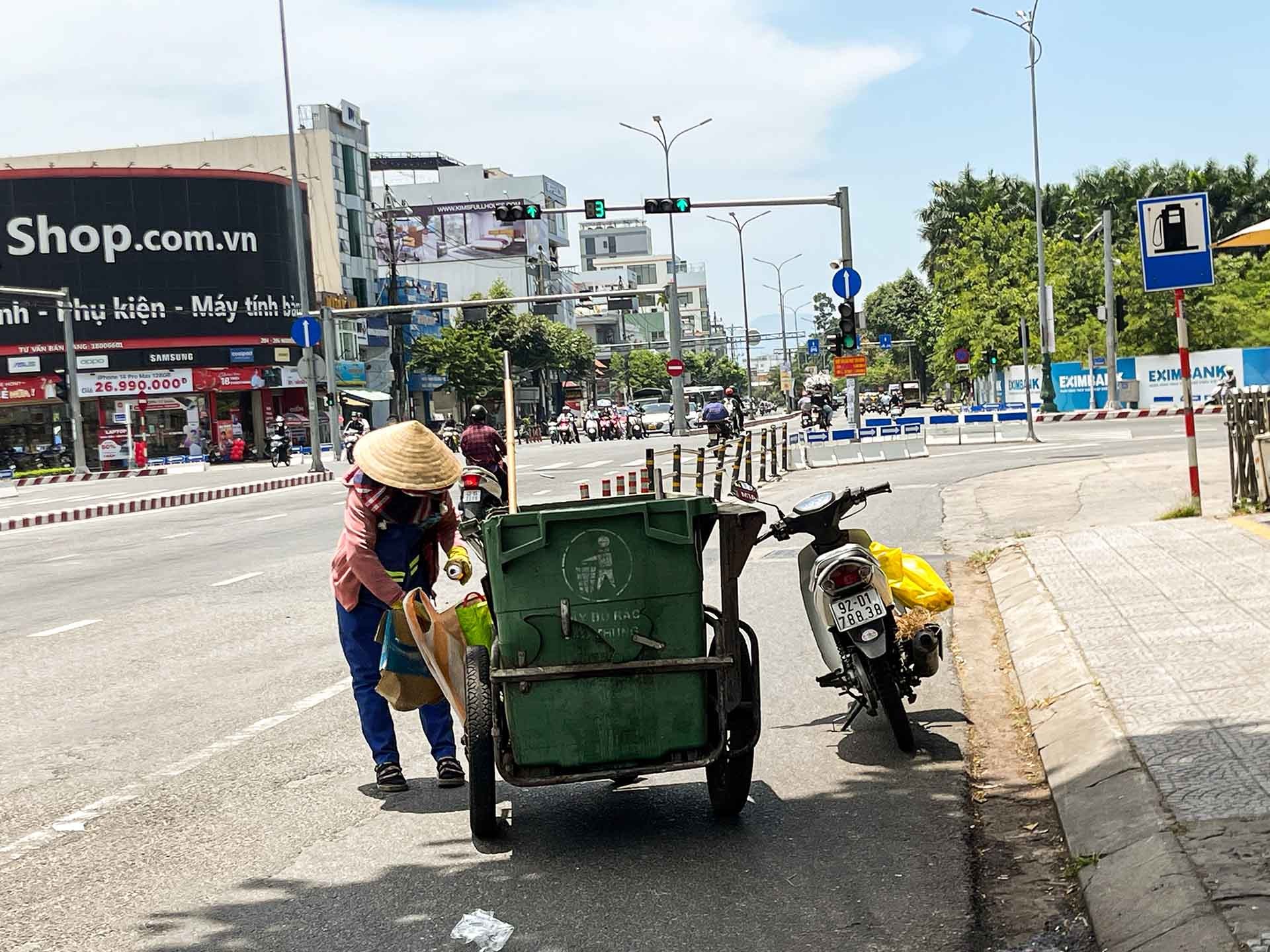 Gồng mình mưu sinh dưới ‘chảo lửa’ Đà Nẵng những ngày nắng cực độ ảnh 7