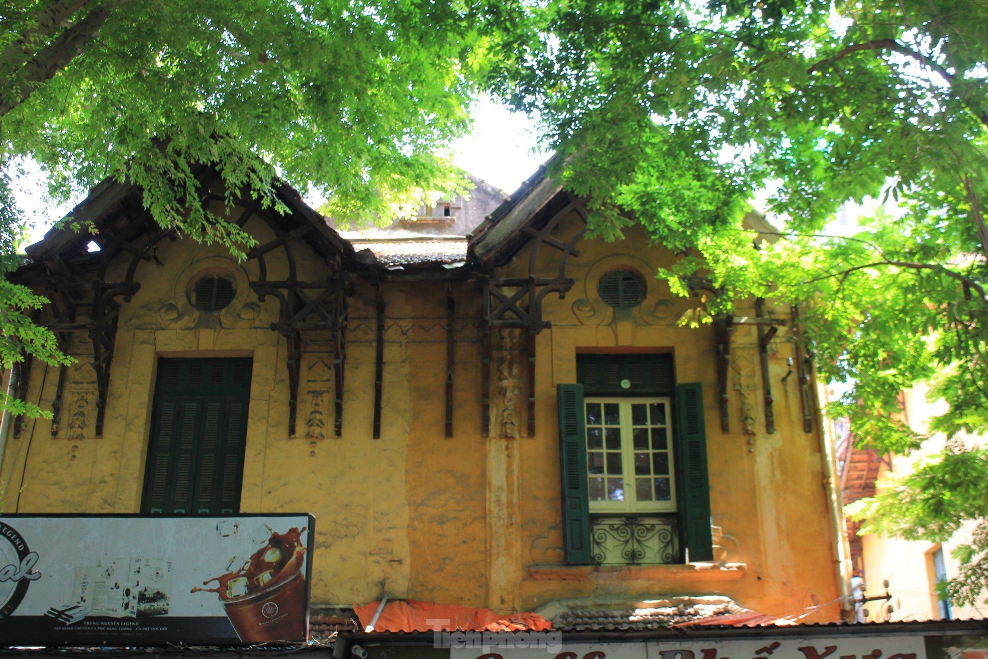 Chiêm ngưỡng vẻ đẹp của các biệt thự Pháp cổ trong nắng thu Hà Nội ảnh 2