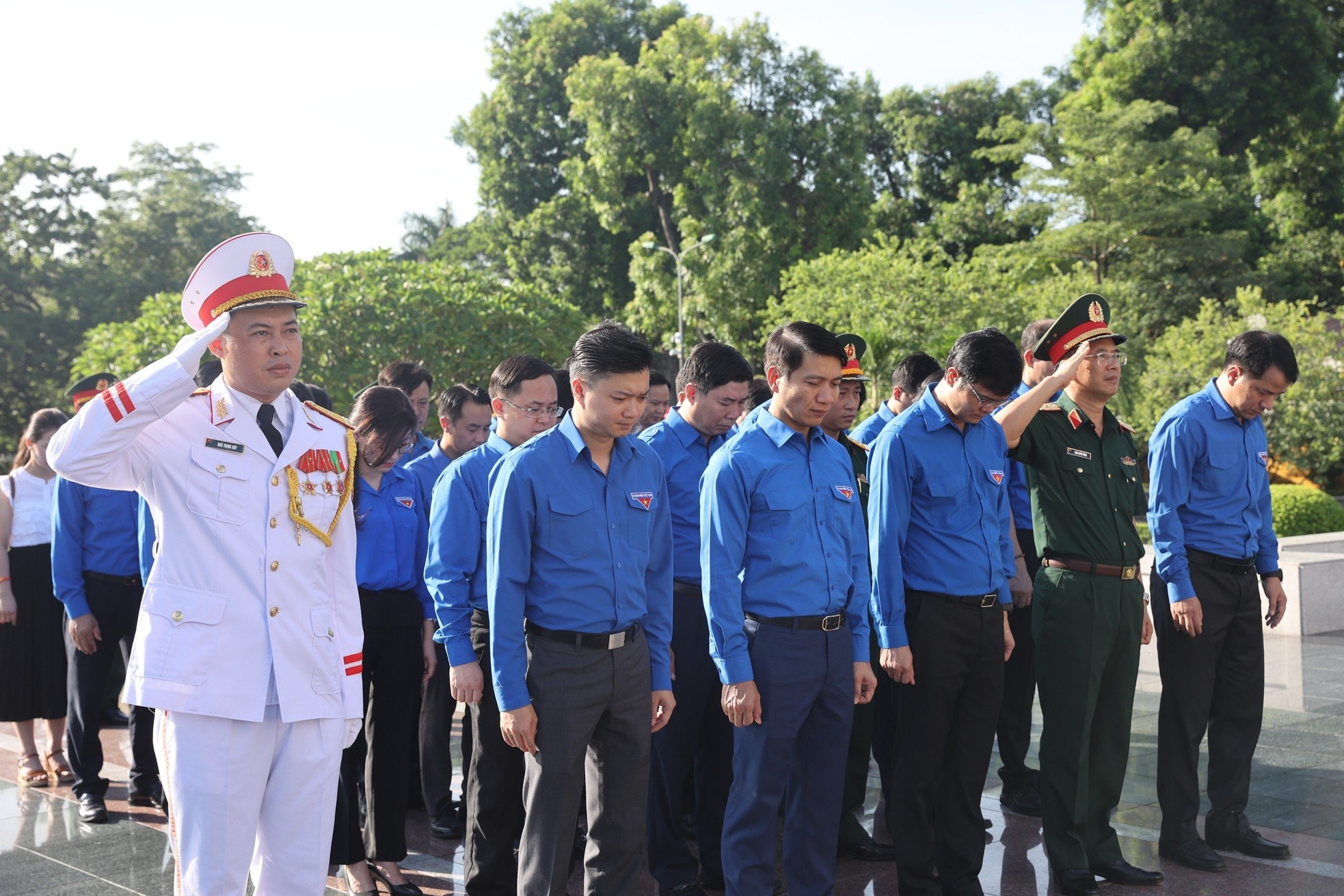Trung ương Đoàn dâng hương tưởng niệm các Anh hùng liệt sĩ ảnh 8