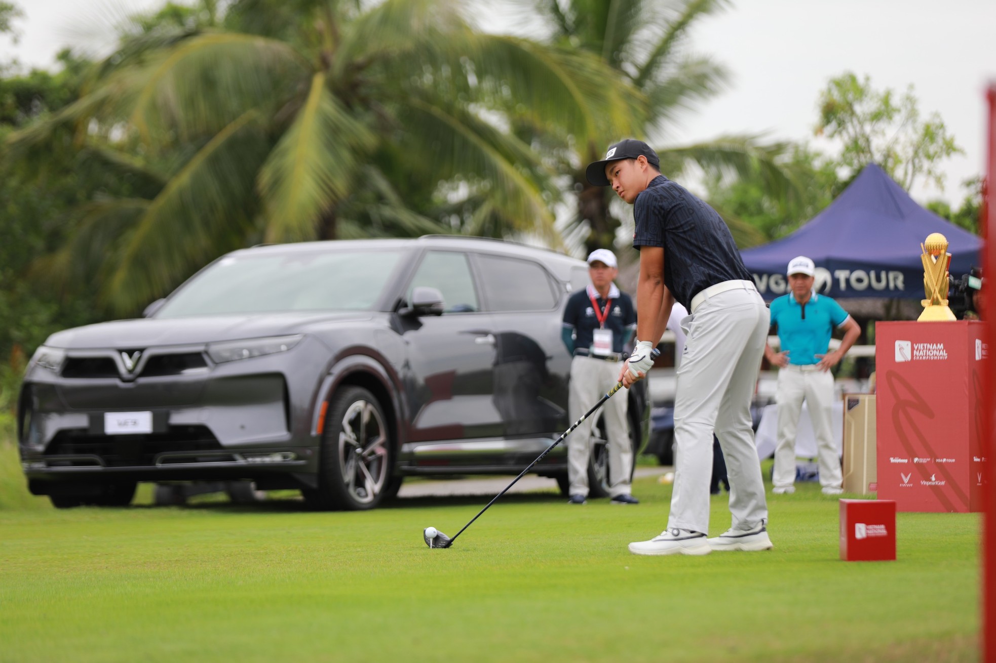 Hấp dẫn cuộc đua 'tam mã' tại Giải Vô địch Golf Quốc gia năm 2023 – Cúp VinFast ảnh 8