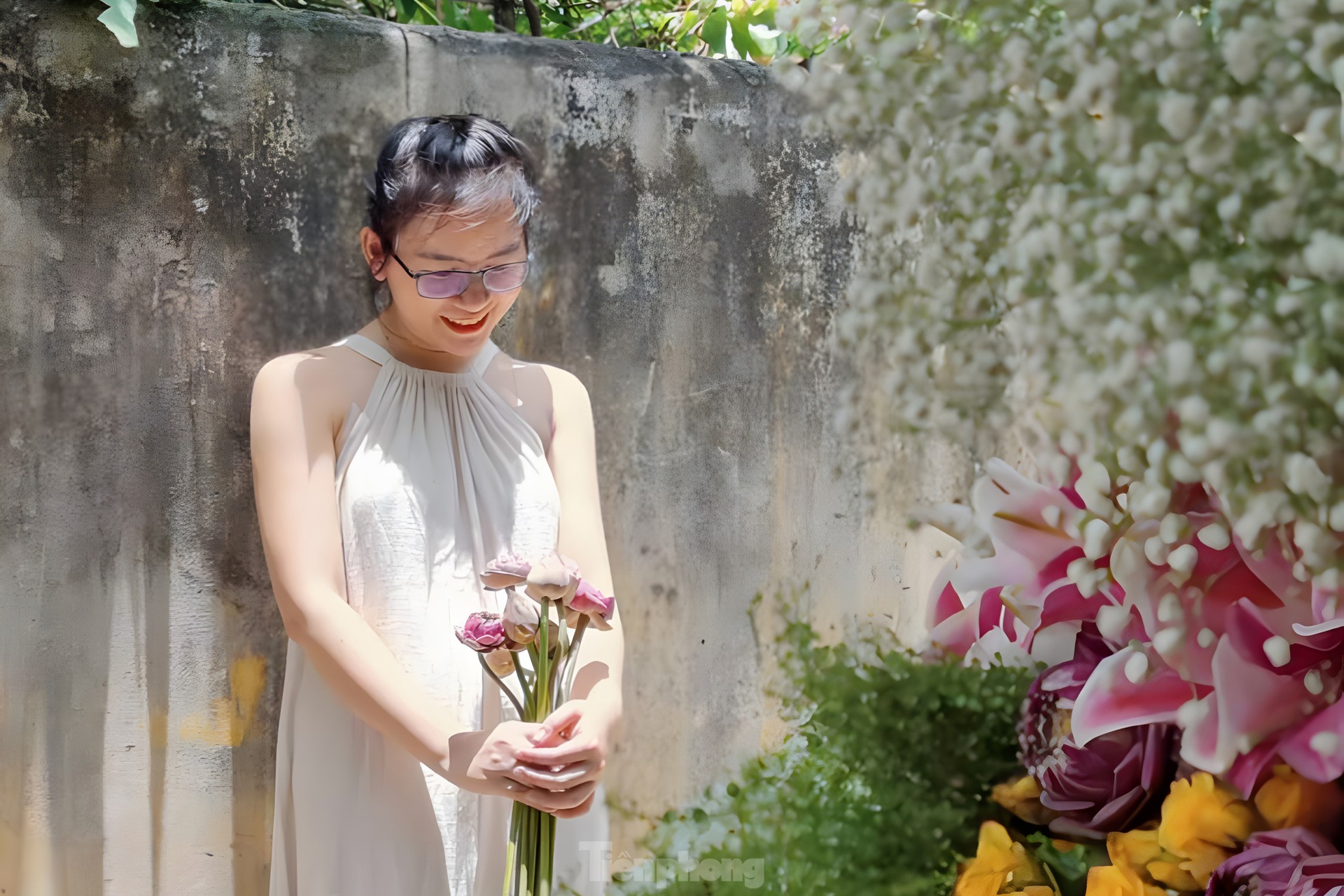 Giới trẻ Đà Nẵng khoe sắc bên những xe hoa 'chở' mùa thu Hà Nội ảnh 20