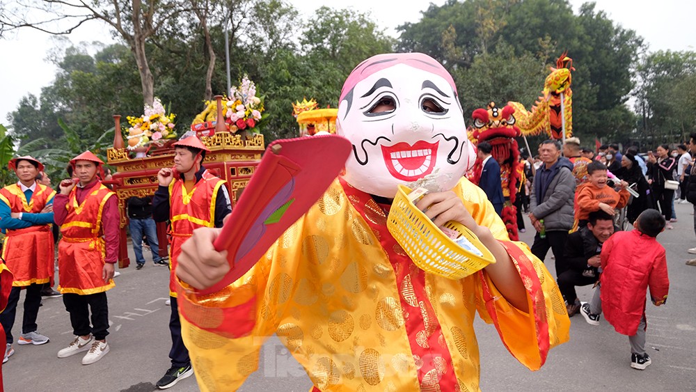Hàng nghìn người xem nghi lễ rước 'vua sống' có một không hai ở Hà Nội ảnh 14