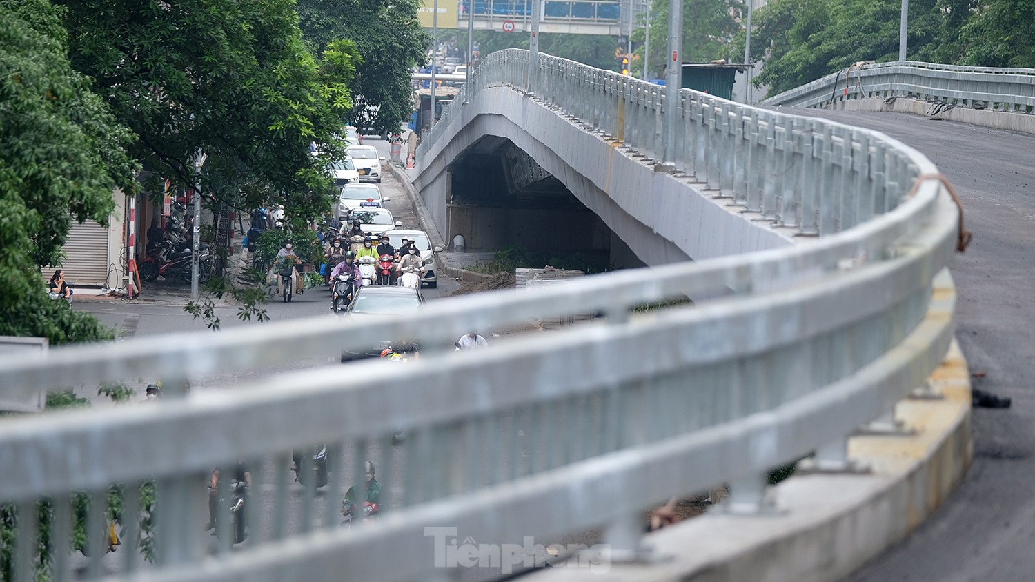 Diện mạo cầu vượt chữ C Chùa Bộc trước ngày thông xe ảnh 4