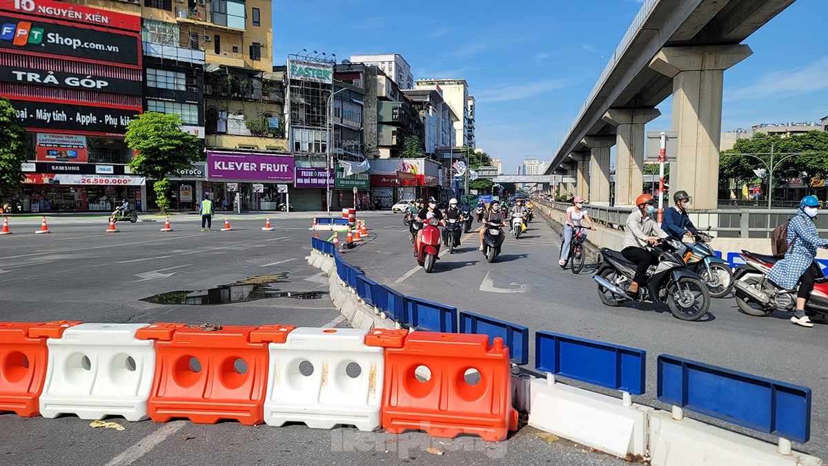 Giao thông hỗn loạn tại nút giao Nguyễn Xiển - Nguyễn Trãi sau phân làn dựng lô cốt ảnh 7