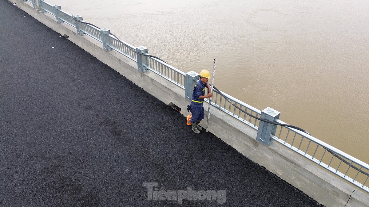 Toàn cảnh tăng tốc thi công cầu hơn 2.500 tỷ đồng vượt sông Hồng ảnh 5