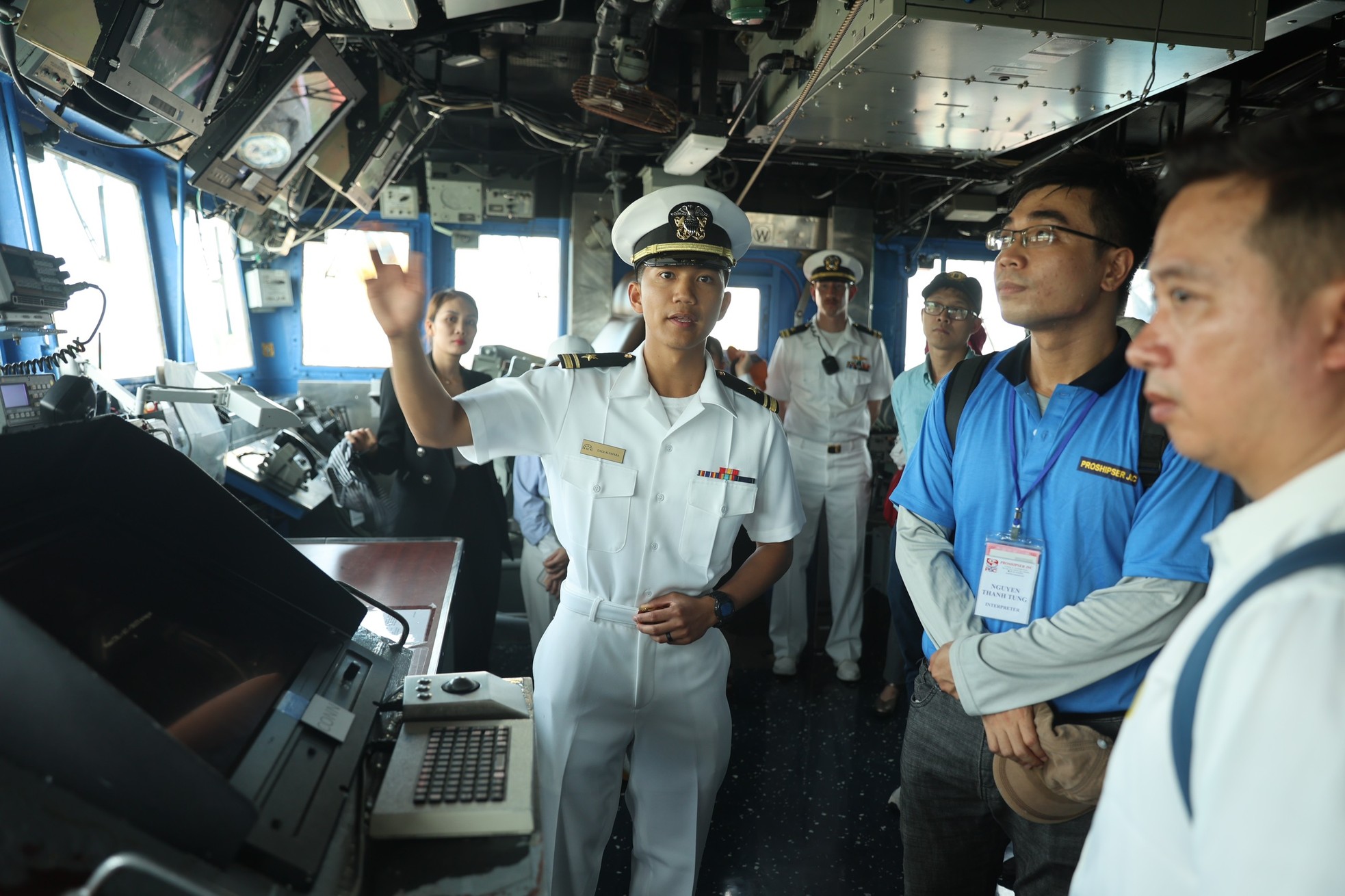 Bên trong tàu sân bay USS Ronald Reagan đang thăm Đà Nẵng ảnh 6