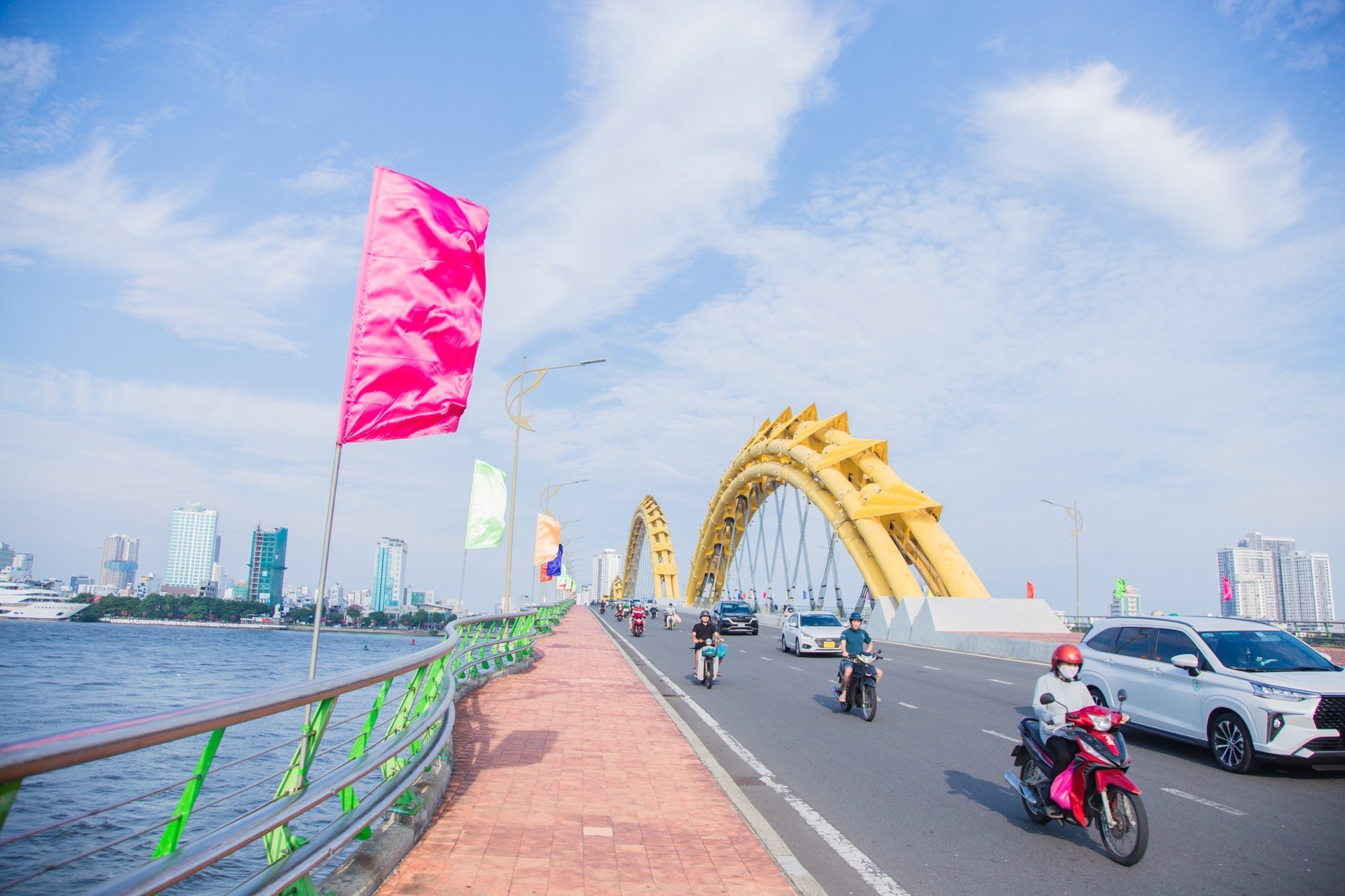 Phố phường Đà Nẵng rợp cờ hoa trong ngày Quốc khánh 2/9 ảnh 2