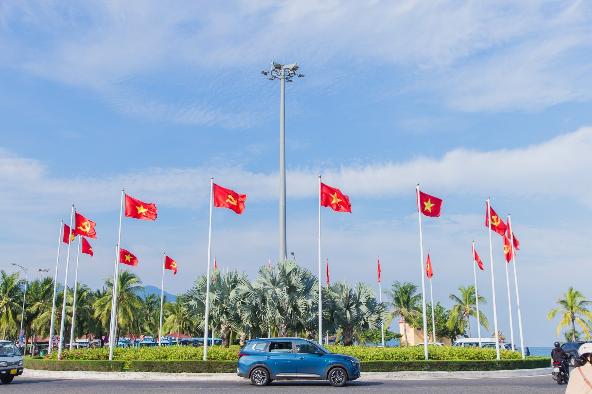 Phố phường Đà Nẵng rợp cờ hoa trong ngày Quốc khánh 2/9 ảnh 4