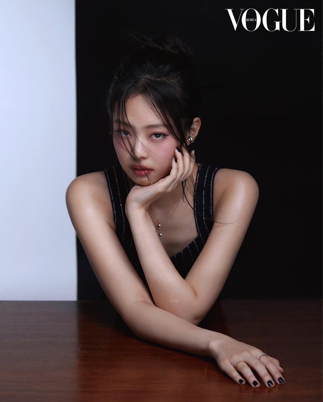 BLACKPINK destroys the magazine at the beginning of the year: Jisoo is rebellious and bold, Jennie is luxurious and seductive photo 5