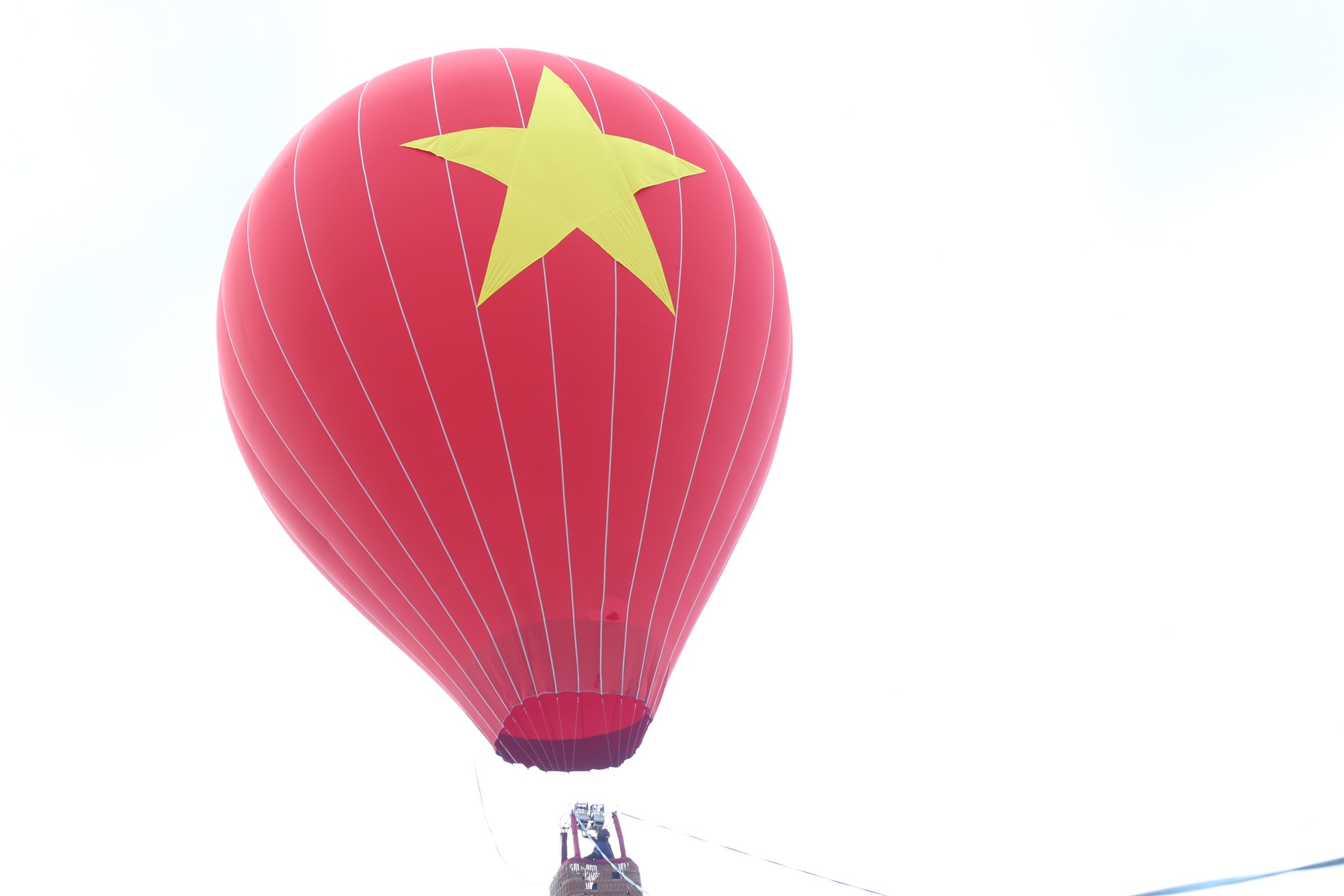 Háo hức đón khoảnh khắc khinh khí cầu bay lên bầu trời chào Quốc khánh ảnh 18