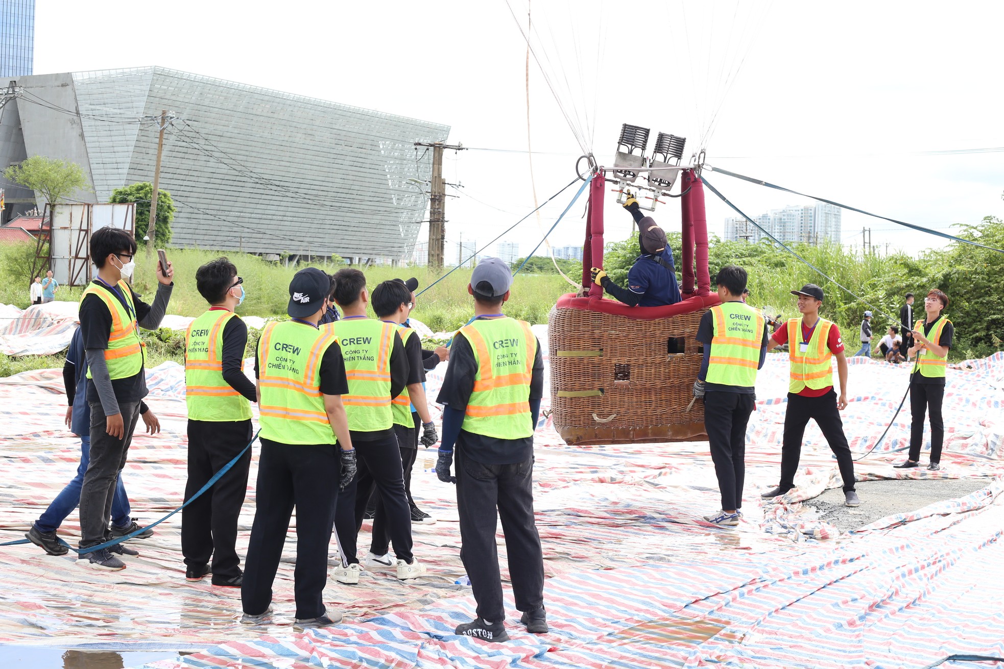 Háo hức đón khoảnh khắc khinh khí cầu bay lên bầu trời chào Quốc khánh ảnh 17