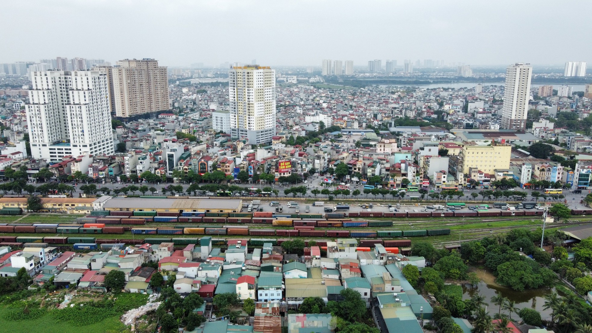 Cận cảnh khu đất dự án TTTM, bãi xe 'khủng' đang thành kho xưởng và nơi trông xe ảnh 3