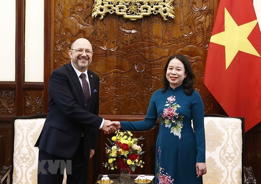 Hình ảnh Quyền Chủ tịch nước Võ Thị Ánh Xuân tiếp các đại sứ đến trình quốc thư ảnh 11