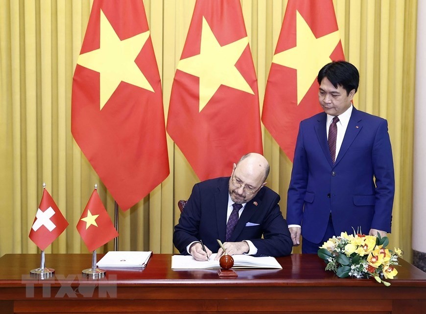 Hình ảnh Quyền Chủ tịch nước Võ Thị Ánh Xuân tiếp các đại sứ đến trình quốc thư ảnh 15