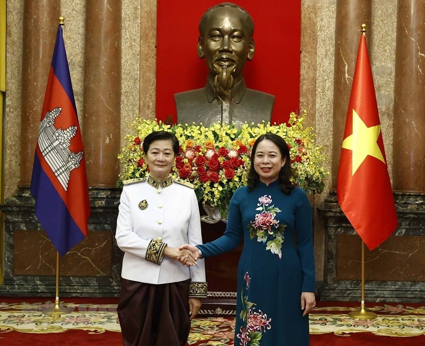 Hình ảnh Quyền Chủ tịch nước Võ Thị Ánh Xuân tiếp các đại sứ đến trình quốc thư ảnh 3
