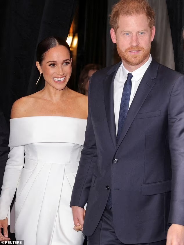 Bị đuổi khỏi nhà, Harry và Meghan ở đâu? ảnh 1