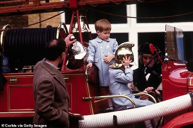 Cách Công nương Diana thể hiện tình yêu với William và Harry ảnh 4