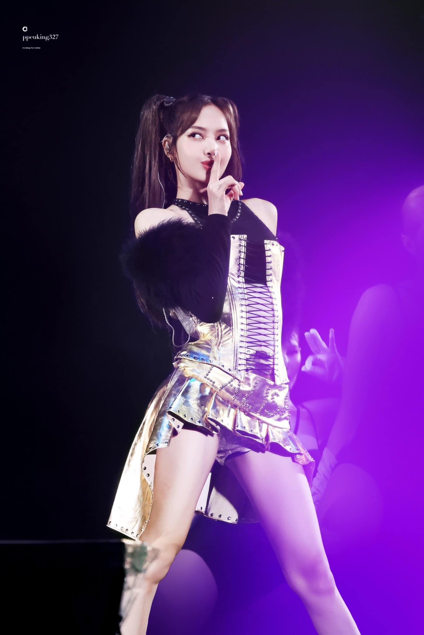 Bí quyết giúp Lisa (BlackPink) có vóc dáng gây sốt ở sân Mỹ Đình ảnh 7