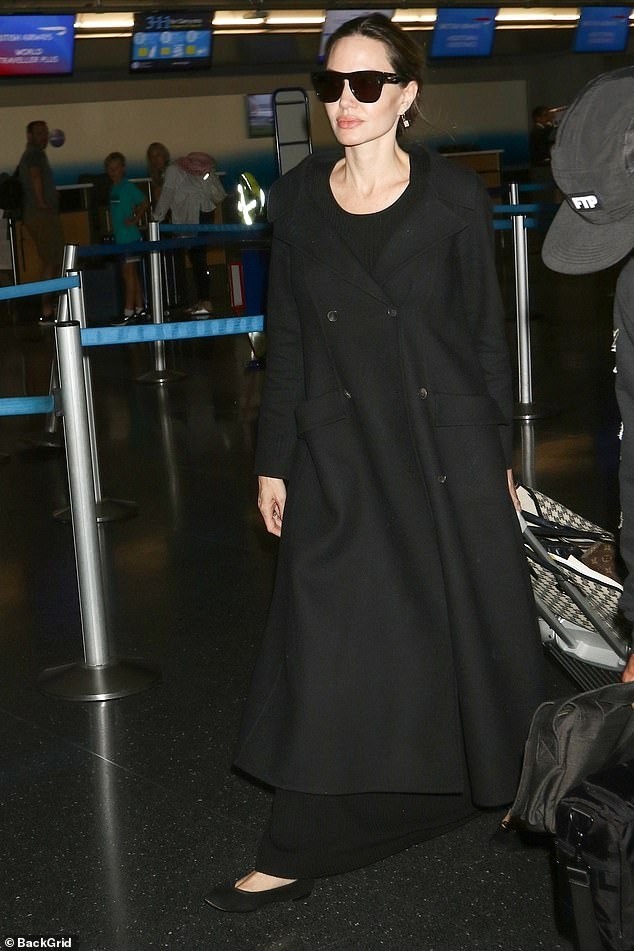 Angelina Jolie tuyển con gái út làm trợ lý, Pax Thiên sẽ ra sao? ảnh 11