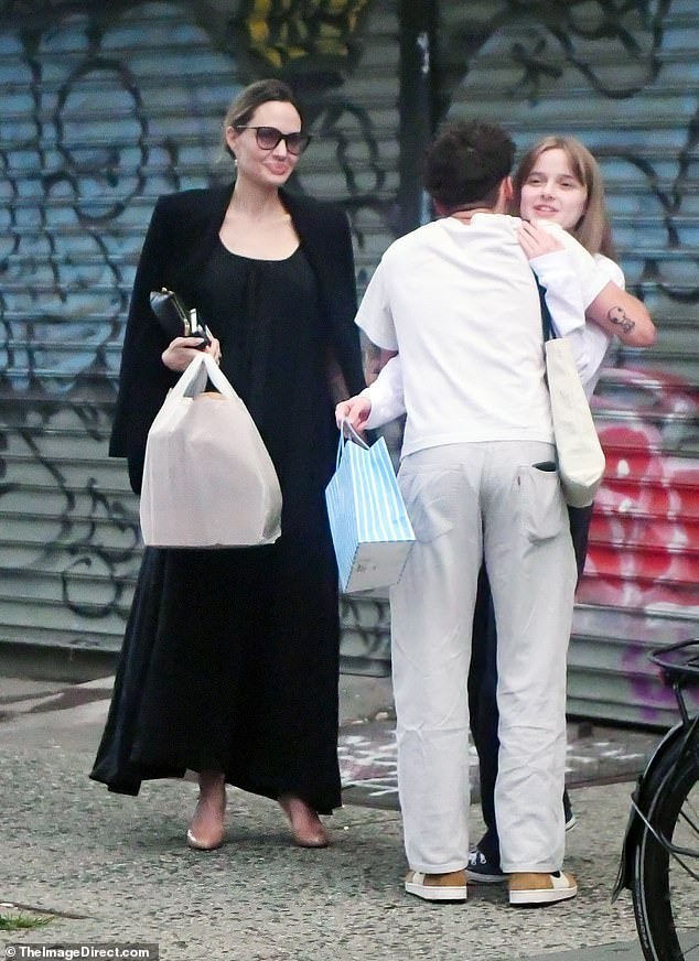 Angelina Jolie tuyển con gái út làm trợ lý, Pax Thiên sẽ ra sao? ảnh 8