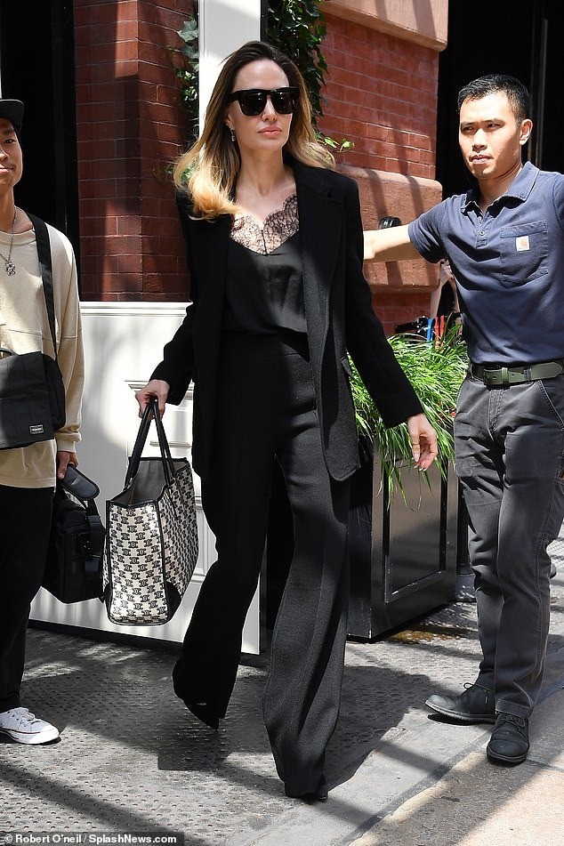 Angelina Jolie tuyển con gái út làm trợ lý, Pax Thiên sẽ ra sao? ảnh 2
