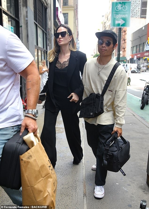 Angelina Jolie tuyển con gái út làm trợ lý, Pax Thiên sẽ ra sao? ảnh 3