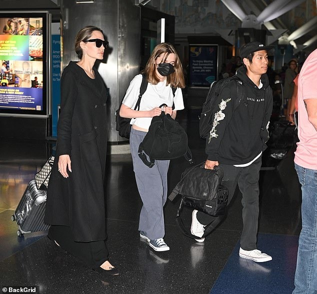 Angelina Jolie tuyển con gái út làm trợ lý, Pax Thiên sẽ ra sao? ảnh 9
