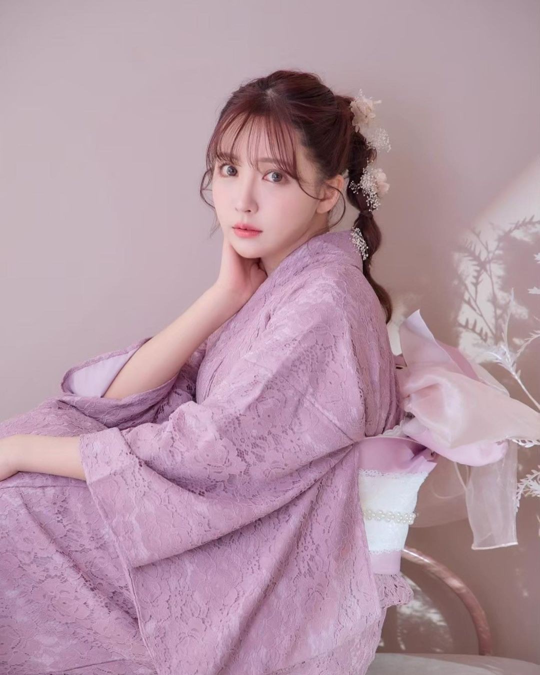Đời tư hỗn loạn của nữ diễn viên Nhật Bản yêu cùng lúc 2 nam ca sĩ ảnh 2