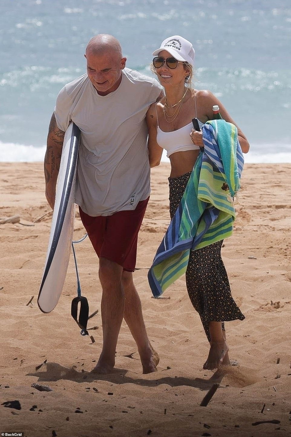 Miley Cyrus diện bikini đọ dáng với mẹ ruột U60 ảnh 13