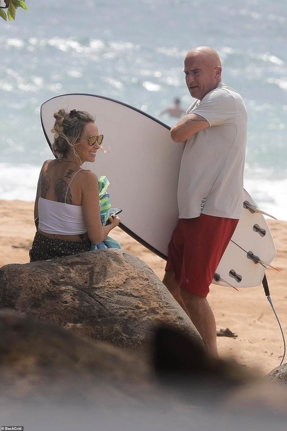 Miley Cyrus diện bikini đọ dáng với mẹ ruột U60 ảnh 14