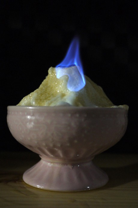 Lạ Lùng Món Kem 'Lửa Trên Băng' Nổi Tiếng Ở Nhật Bản