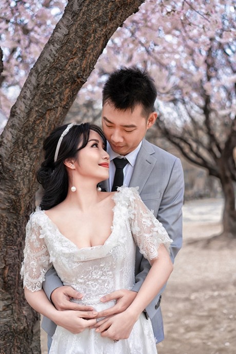 Mẹ 3 con Ốc Thanh Vân vòng một trễ nải lộ hình xăm khủng khi thử váy cưới