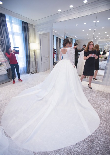 Chiếc váy cưới 2 tỷ của bà Trump Giấc mơ có thật của cô người mẫu di dân  và lời khuyên thônhưngthật từ chính bộ sậu Dior
