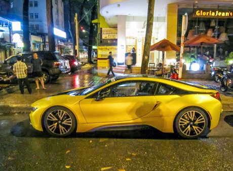 Bmw I8 Màu Vàng Độc Nhất Trên Đường Phố Sài Gòn