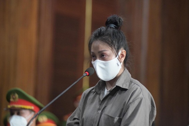 Vụ bé gái 8 tuổi bị bạo hành đến chết: Tử hình ‘dì ghẻ’, bố ruột nhận 8 năm tù ảnh 1