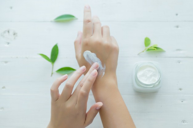 Đâu cứ phải mỹ phẩm đắt tiền, chỉ cần tập một số thói quen thôi da đã đẹp lắm rồi! ảnh 1