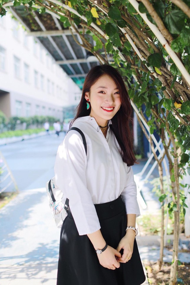 Ít ai biết nữ sinh Vinh 'bắn' 7 thứ tiếng 'gây sốt' đã đầu quân về VTV ảnh 2