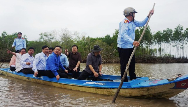 Phó thủ tướng Trịnh Đình Dũng: Khẩn trương ứng phó sạt lở vùng ĐBSCL ảnh 2