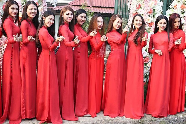 Mời 4 người yêu cũ và nhiều điều 'độc - lạ' tại đám cưới Lâm Khánh Chi ảnh 3