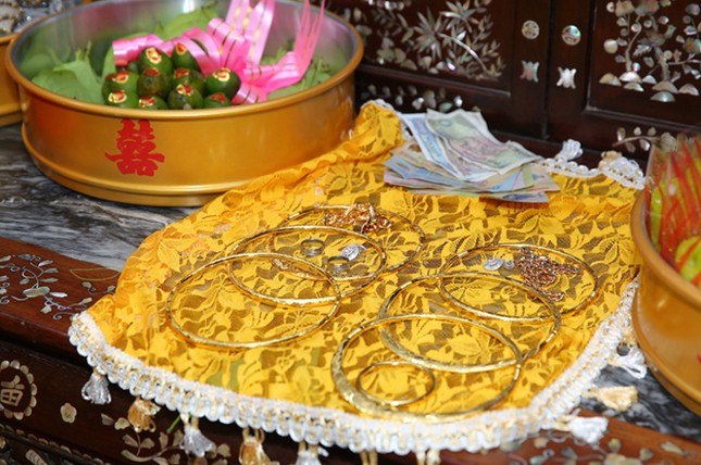 Mời 4 người yêu cũ và nhiều điều 'độc - lạ' tại đám cưới Lâm Khánh Chi ảnh 4