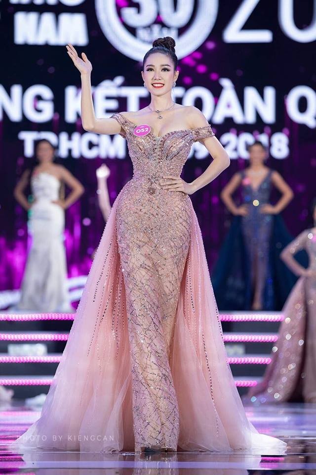 Á hậu Thúy An kể chuyện mượn tiền mua quà tặng mẹ 20/10 ảnh 2