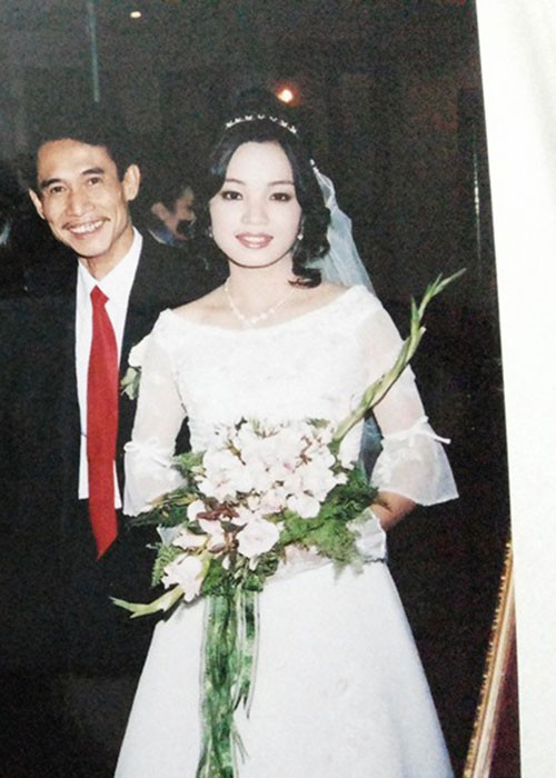 Những nghệ sĩ Việt lấy vợ kém nhiều tuổi, cách biệt lớn nhất là 44 năm ảnh 3