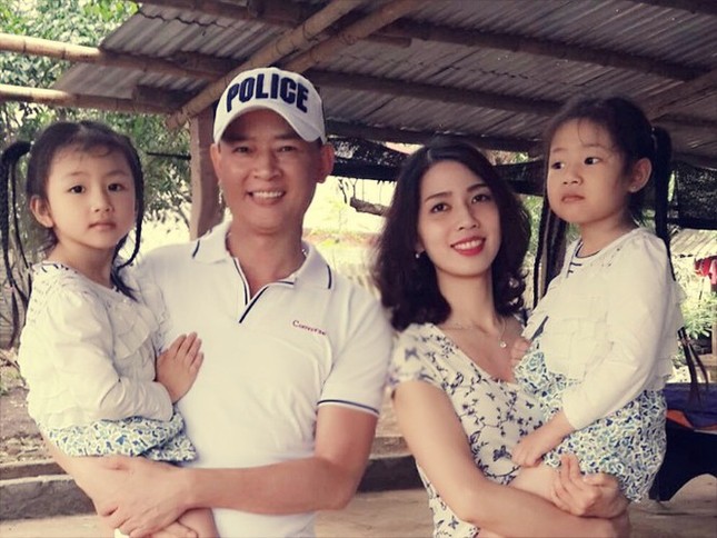 Những nghệ sĩ Việt lấy vợ kém nhiều tuổi, cách biệt lớn nhất là 44 năm ảnh 6