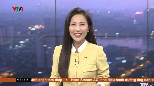 Showbiz 3/11: BTV Quỳnh Hoa trở lại sóng VTV sau sự cố phát ngôn về bão ảnh 1