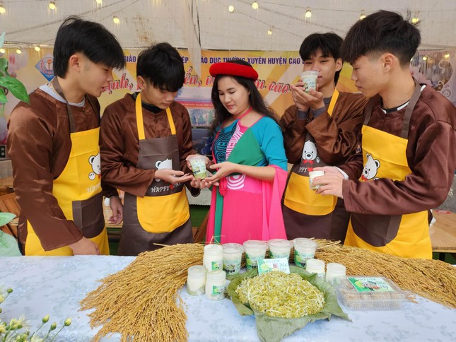  Giới trẻ xứ Lạng mang nhiều đặc sản đến ngày hội khởi nghiệp ảnh 3