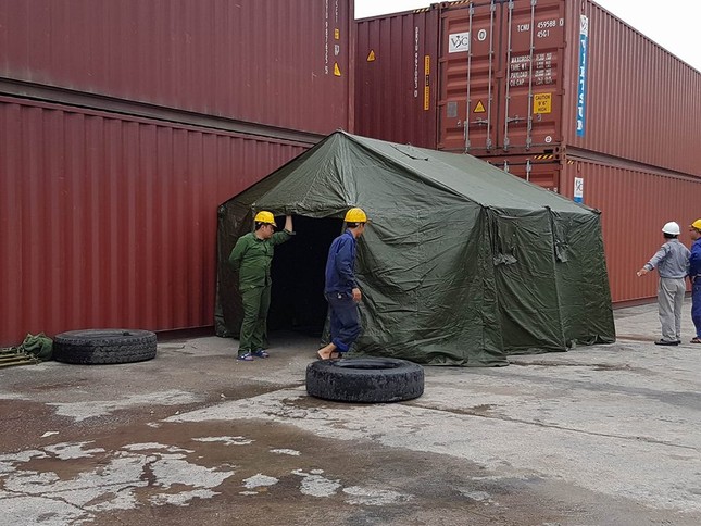 Cứu sống nhiều thuyền viên vụ chìm tàu ở Nghệ An ảnh 1