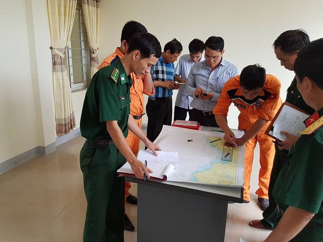 Cứu sống nhiều thuyền viên vụ chìm tàu ở Nghệ An ảnh 15