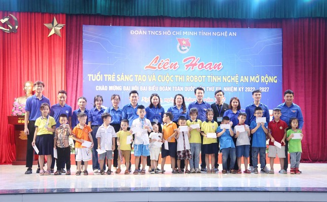 Hơn 100 thanh thiếu nhi tranh tài thi Robot tỉnh Nghệ An mở rộng năm 2022 ảnh 8